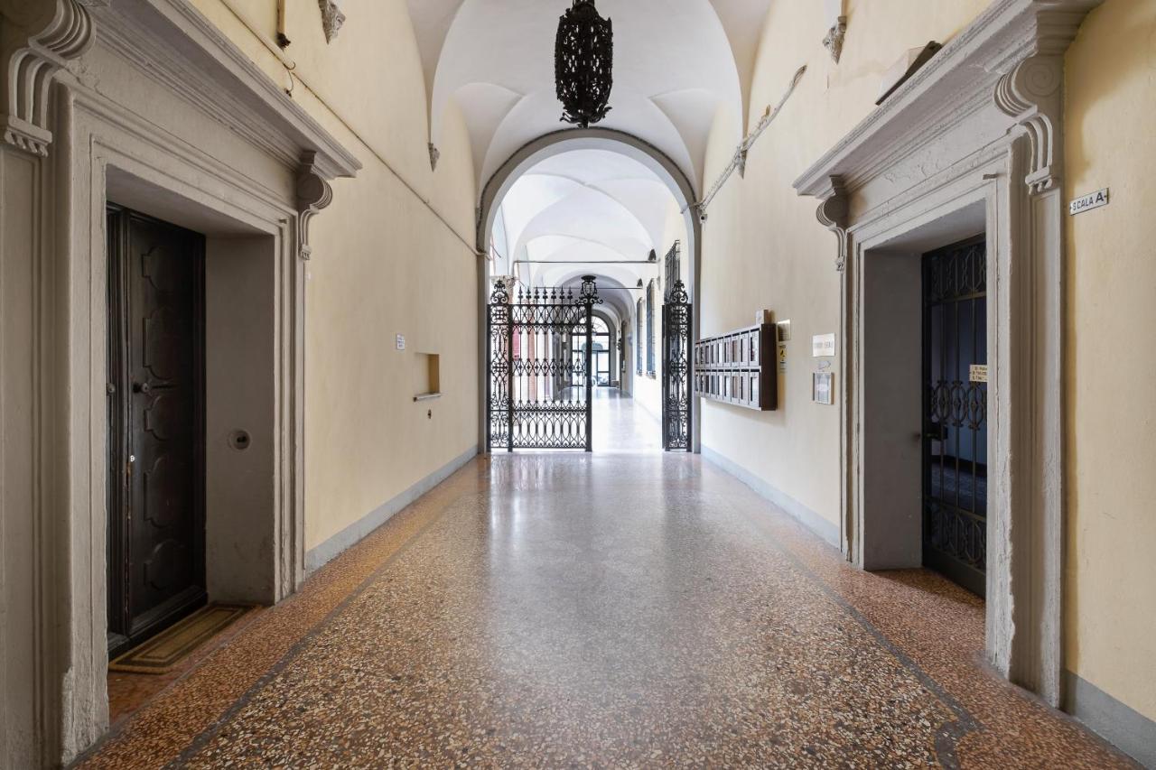 In The Shadow Of The Two Towers Apartment Bologna Exterior photo